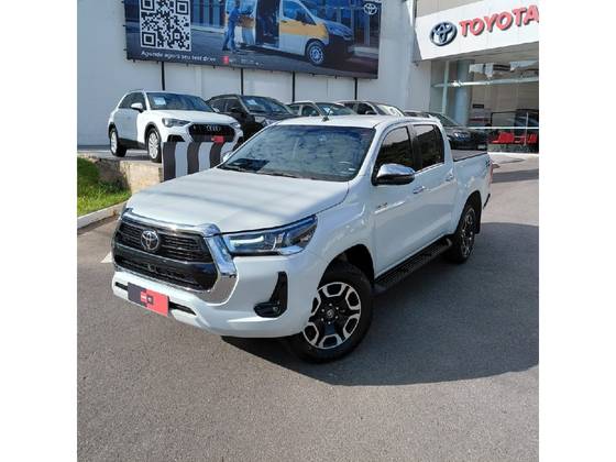 TOYOTA HILUX 2.8 D-4D TURBO DIESEL CD SRX 4X4 AUTOMÁTICO